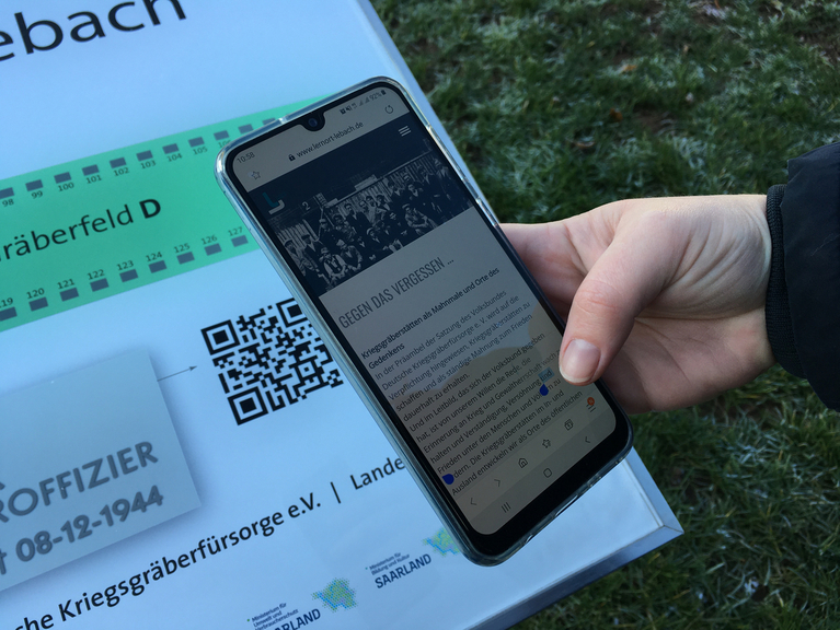 Lernort Kriegsgräberstätte Lebach: Lernen mit QR-Code. Foto: VDK Saar